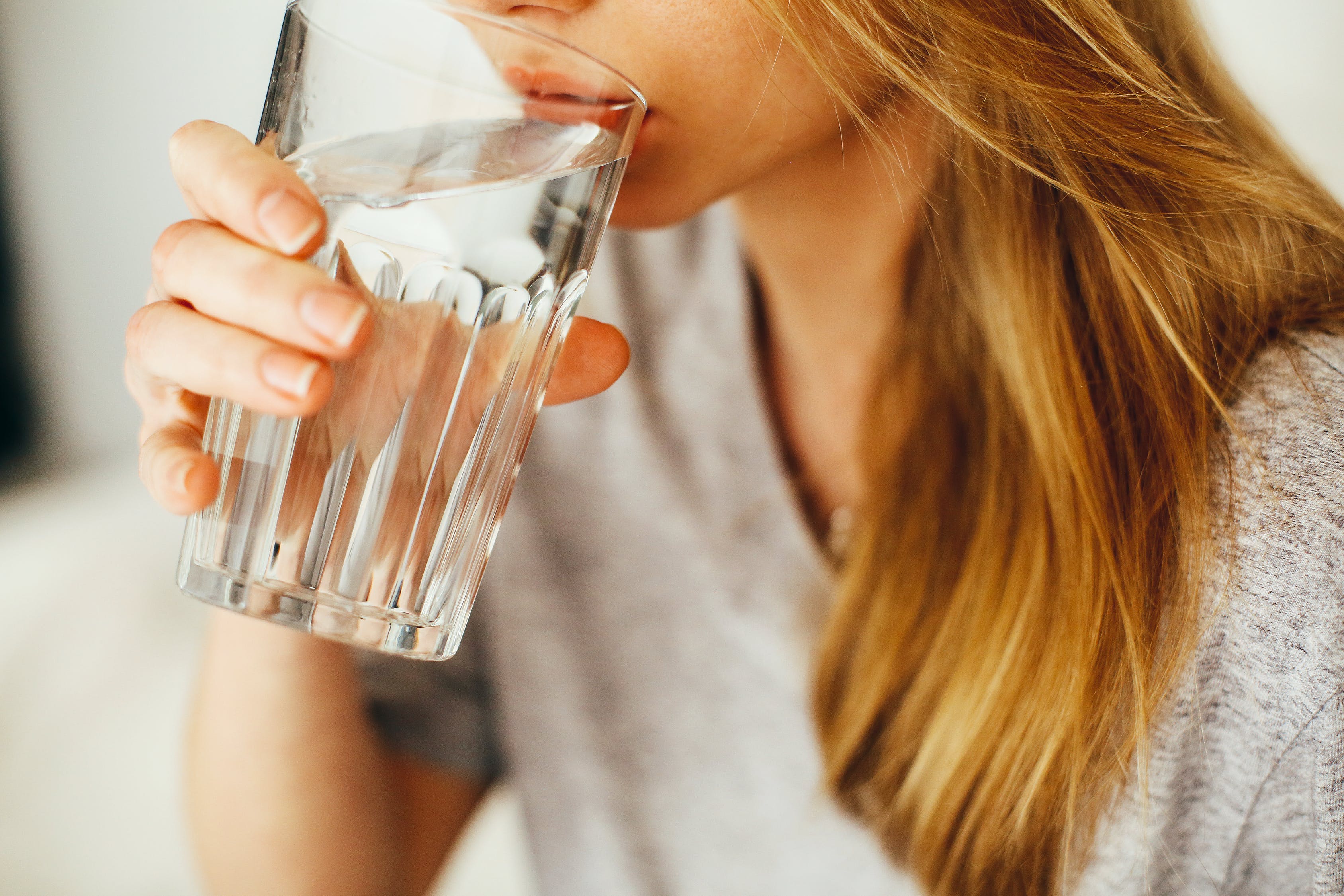 HOW MUCH WATER SHOULD YOU REALLY BE DRINKING?